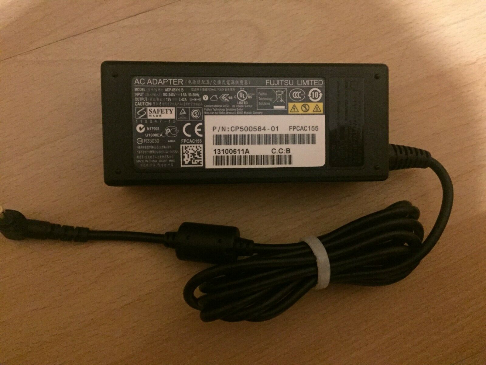 Fujitsu Stylistic Tablet AC-Adaptateur 65 W CP500584-01 ORIGINAL GENUINE Brand: Fujitsu Type: Power Adapter Compatib Fujitsu Stylistic Tablet AC-Adaptateur 65 W CP500584-01 ORIGINAL GENUINE Brand: Fujitsu Type: Power Adapter Compatib