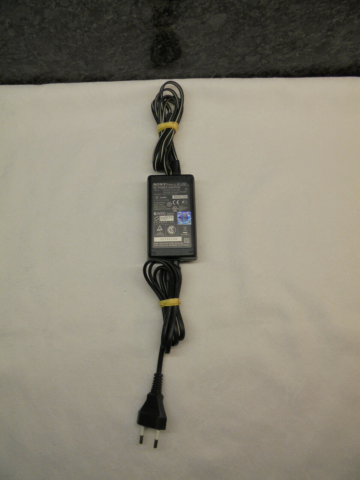Original Sony AC L25A Handycam 8,4V 1,7A Power Supply AC Adaptor Power Supply Herstellernummer: AC L25A Markenkompati Original Sony AC L25A Handycam 8,4V 1,7A Power Supply AC Adaptor Power Supply Herstellernummer: AC L25A Markenkompati